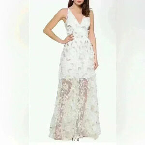 Xscape 3D Floral V-Neck Gown NWT Size 4 MSRP $298